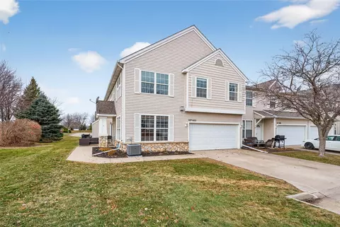 277 S 79th St #605, West Des Moines, IA 50266