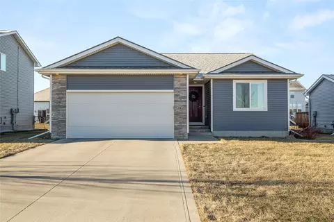 282 NW Lexington Dr, Waukee, IA 50263