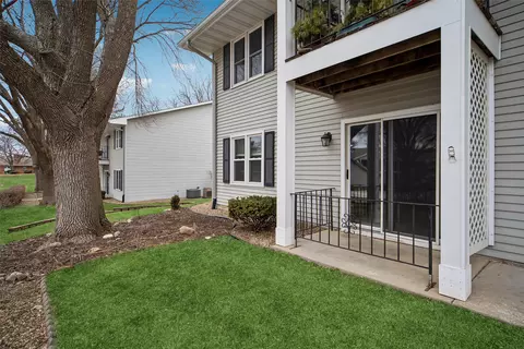 1240 49th St #6, West Des Moines, IA 50266