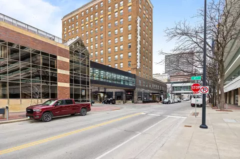400 Walnut St #903, Des Moines, IA 50309
