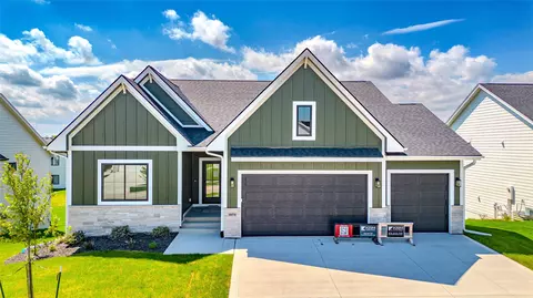 4654 178th St, Urbandale, IA 50323