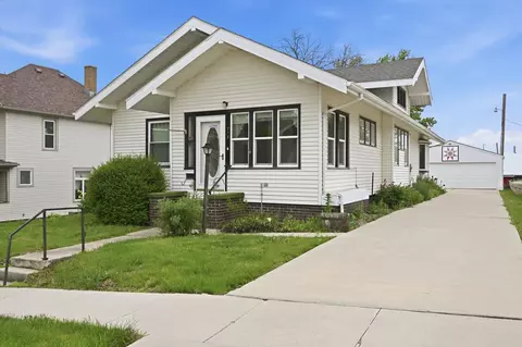 715 1st St, Manning, IA 51455