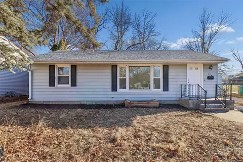 821 Ashmoore Cir, West Des Moines, IA 50265