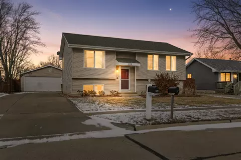 709 NE 9th St, Grimes, IA 50111