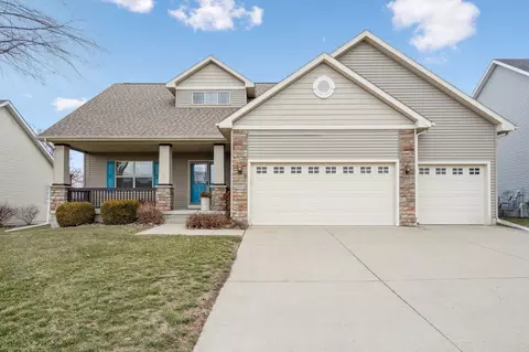 4900 Andrews Pl, Pleasant Hill, IA 50327