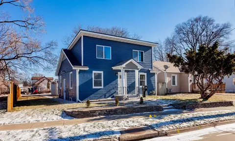 913 E 23rd St, Des Moines, IA 50317