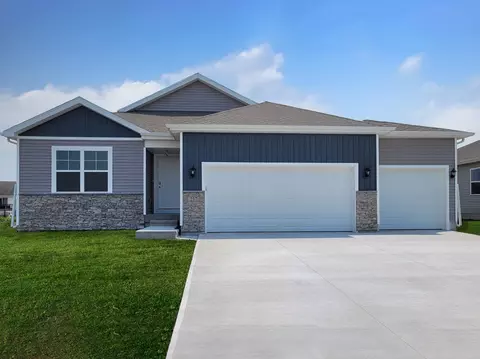 1370 Mallard Ln, Waukee, IA 50263