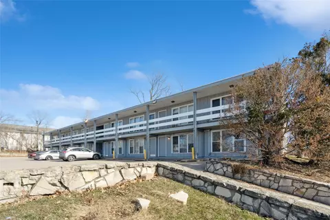 300 31st St NE, Cedar Rapids, IA 52402