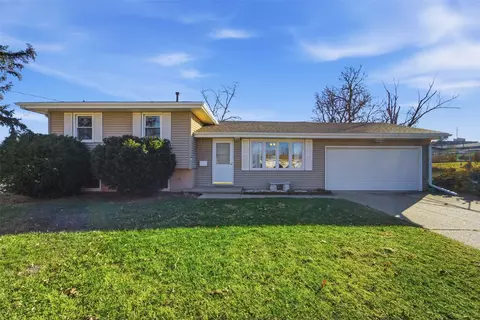 1407 Horse N Buggy Dr, Adel, IA 50003