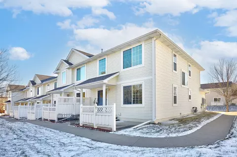 15411 Westbrook Dr, Urbandale, IA 50323