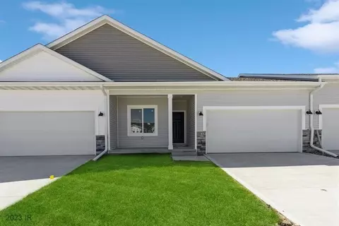 9622 Crestview Dr, West Des Moines, IA 50266