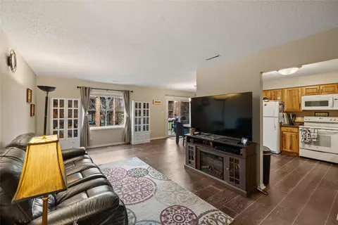 4773 Woodland Ave #5, West Des Moines, IA 50266