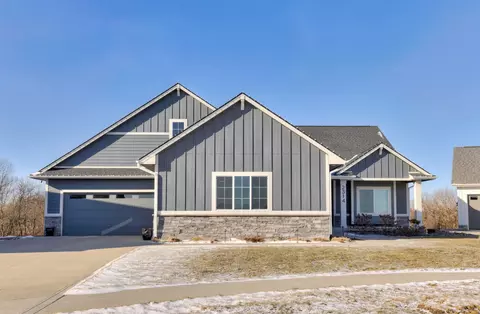 2314 Autumn Blaze Dr, Norwalk, IA 50211