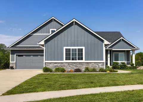 2314 Autumn Blaze Dr, Norwalk, IA 50211