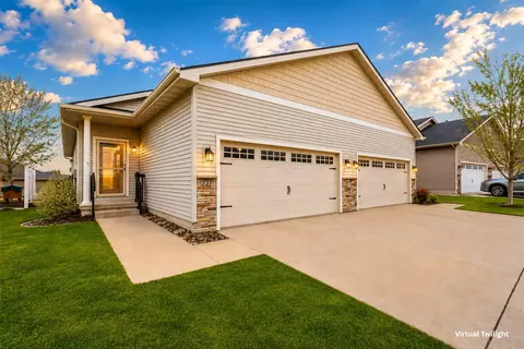 737 Sawgrass Dr, Norwalk, IA 50211