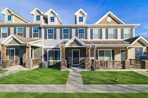 9165 Greenspire Dr #104, West Des Moines, IA 50266