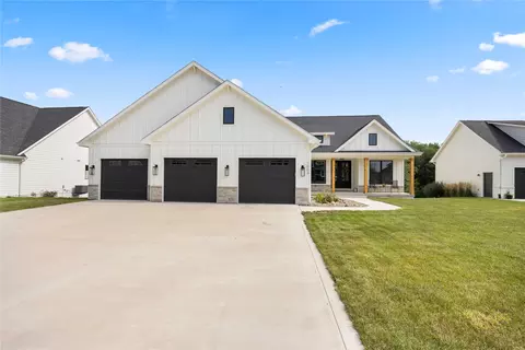1009 W Aspen Ridge Cir, Polk City, IA 50226