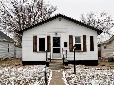 2741 E Washington Ave, Des Moines, IA 50317