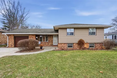 1811 Iowa St, Perry, IA 50220