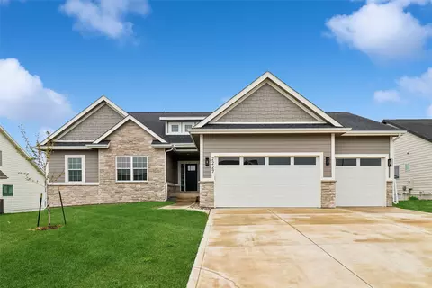 2227 Green Leaf Cir, Norwalk, IA 50211