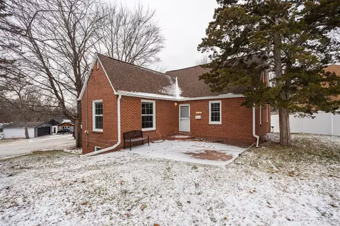 1102 67th St, Windsor Heights, IA 50324