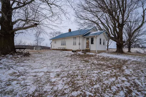 4311 E 68th St S, Newton, IA 50208