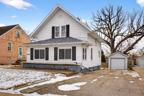 3206 Iola Ave, Des Moines, IA 50312