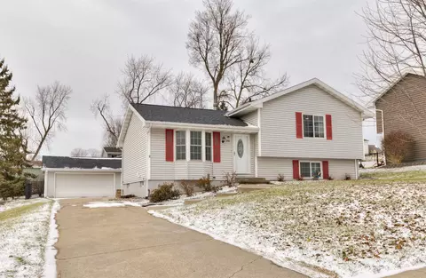 390 Becky Lynn Blvd, Pleasant Hill, IA 50327