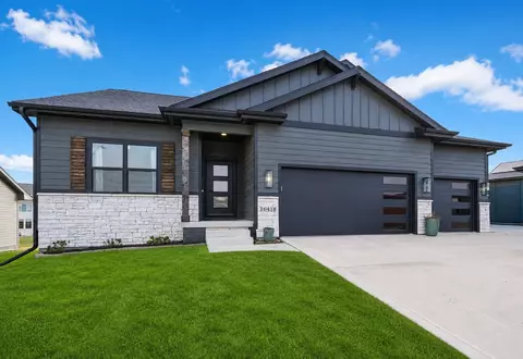 16418 Northpark Dr, Urbandale, IA 50323