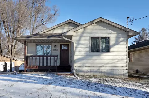 2007 E 40th St, Des Moines, IA 50317
