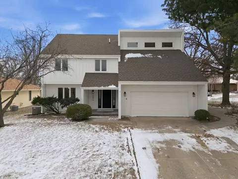 10094 NW 100th Pl, Clive, IA 50325