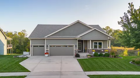 811 Timberview Dr, Adel, IA 50003