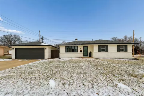 902 SE Trilein Dr, Ankeny, IA 50021