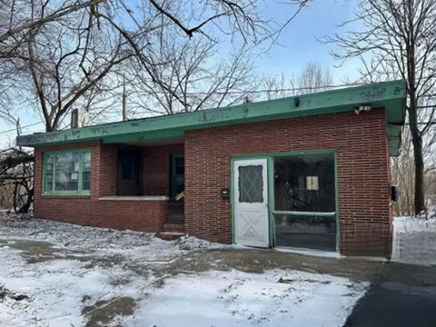 4013 Cambridge St, Des Moines, IA 50313