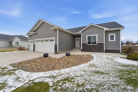 403 S Haley Ln, Prairie City, IA 50228