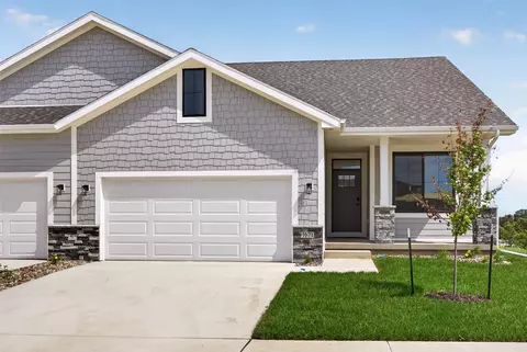 1621 Garland Ave, Norwalk, IA 50211