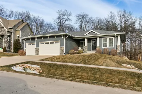 5780 Sunburst Dr, Pleasant Hill, IA 50327