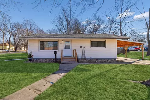102 S F St, Indianola, IA 50125