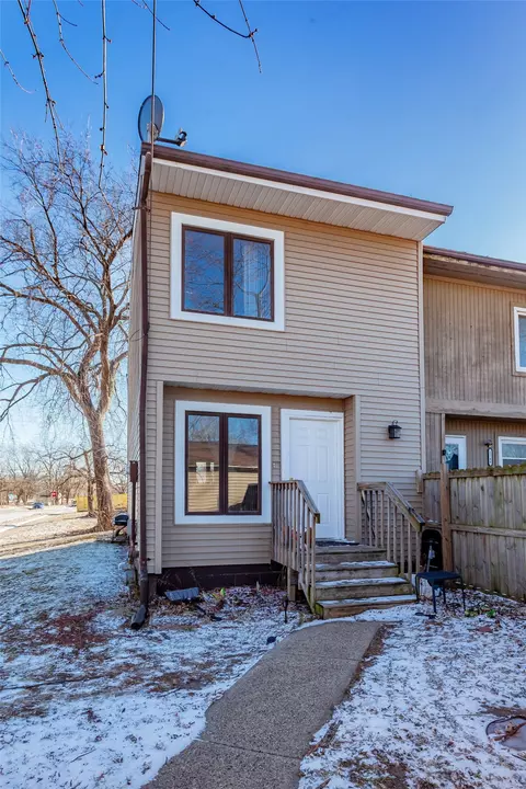 1251 Sampson St, Des Moines, IA 50316