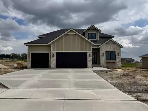1310 S Auburn Pl, West Des Moines, IA 50266