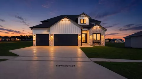 1310 S Auburn Pl, West Des Moines, IA 50266