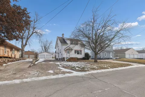 304 W 11th St N, Newton, IA 50208