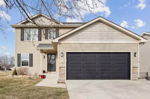 1106 Rolling Hills Ct, Norwalk, IA 50211