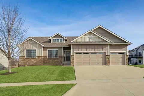 1712 Wethersfield Dr, Norwalk, IA 50211