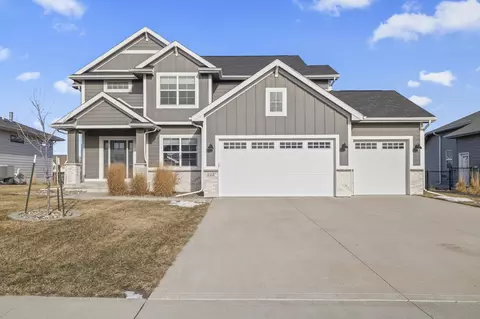 713 35th St SW, Altoona, IA 50009
