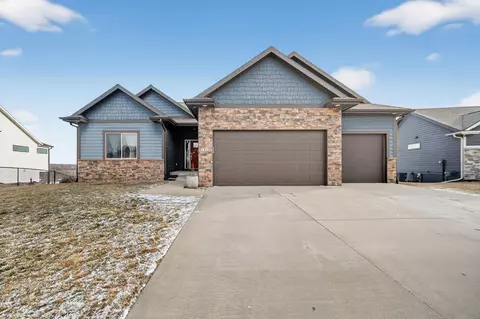 1415 S 5th St, Adel, IA 50003