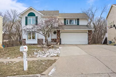 6506 Hickory Ln, Urbandale, IA 50322