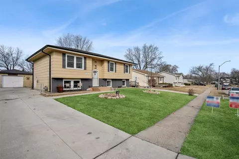 504 NW Morningside Dr, Grimes, IA 50111