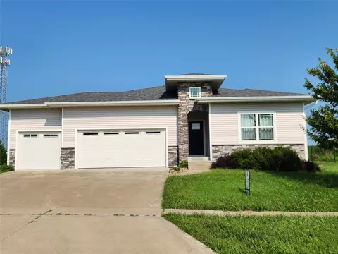 1818 Lakeview Dr, Pella, IA 50219