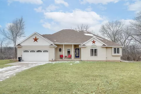 1023 Union Dr, Newton, IA 50208